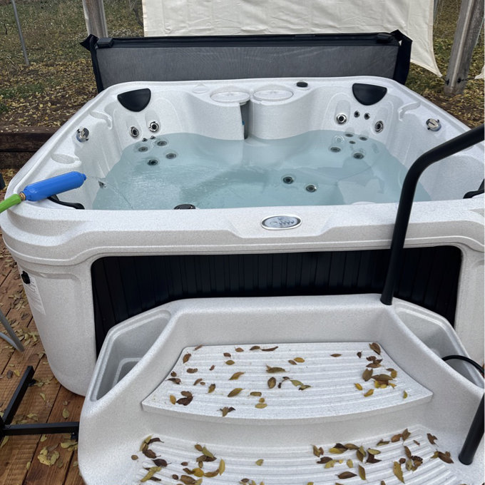 AquaRest Spas, powered by Jacuzzi® pumps AquaRest DayDream 3500